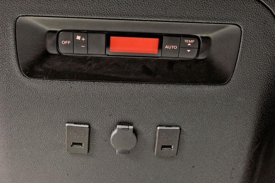  Nissan NV200 Taxi 2014 года  (фото 12 из 30)